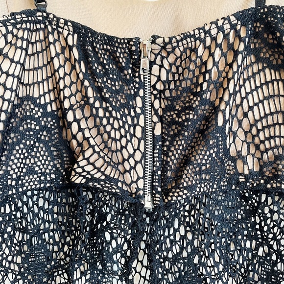 Black Lace Tonal Lined Scallop Trim Bralette - Picture 6 of 7